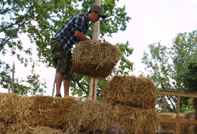 Strawbale-house-03