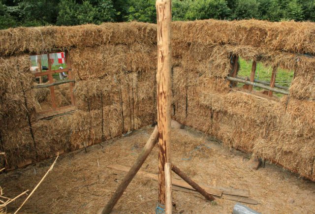 Strawbale-house-05