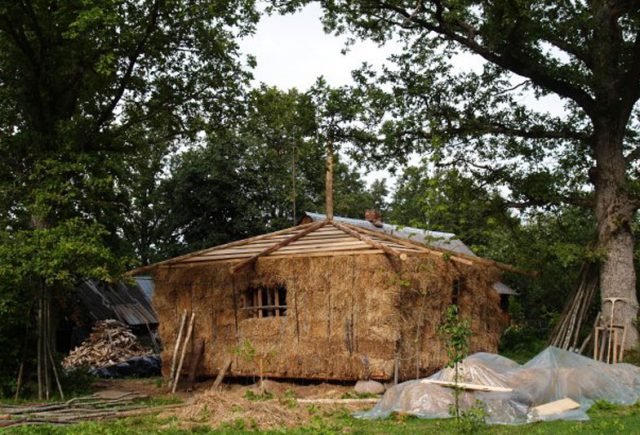 Strawbale-house-07