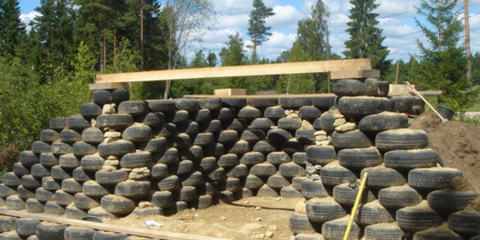 Earthbuilds-Estonia-Earthship-Hero-02